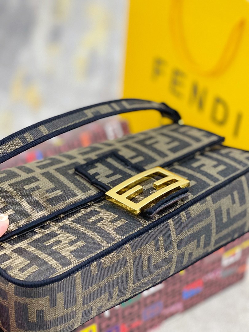 FENDI Baguette · 5948 — תמונה 4
