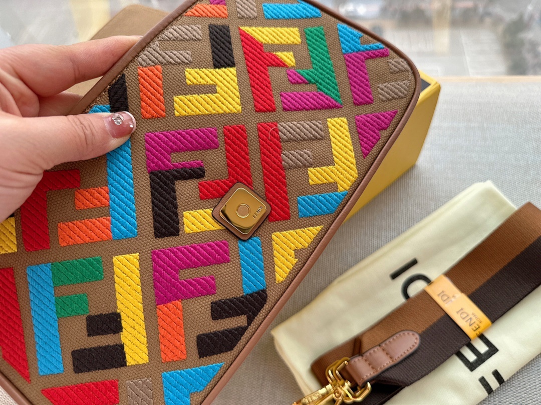Fendi Baguette Mini · 4725 — תמונה 13