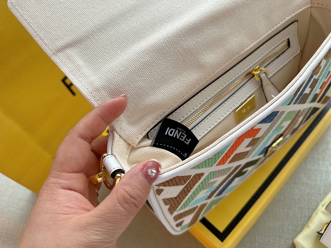 Fendi Baguette Mini · 4725 — תמונה 3