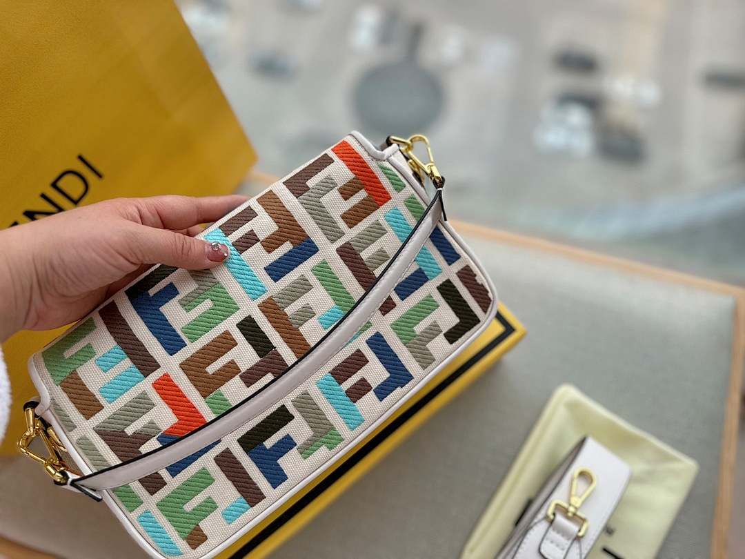 Fendi Baguette Mini · 4725 — תמונה 6