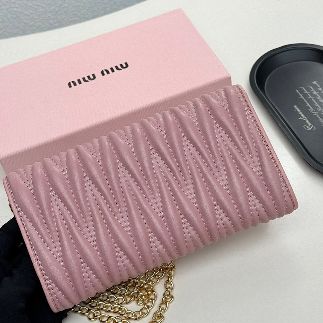 Miu Miu Small Matelassé Nappa Leather Wallet · 5546 — תמונה 25