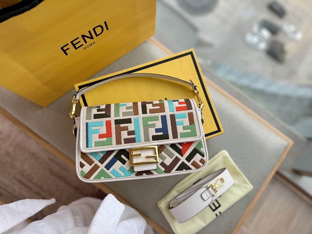 Fendi Baguette Mini · 4725 — תמונה 10