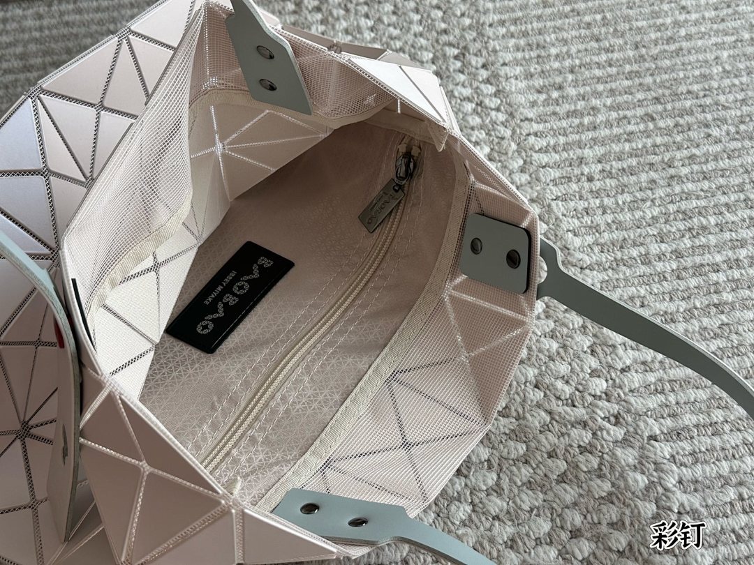 Issey Miyake Bao Bao Lucent Geometric Tote · 5229 — תמונה 10