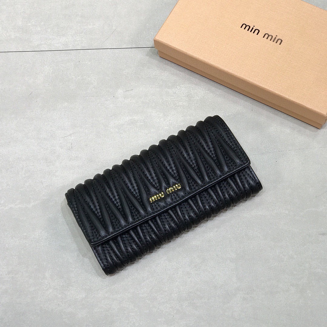 Miu Miu Matelassé Nappa Leather Wallet · 5481 — תמונה 12