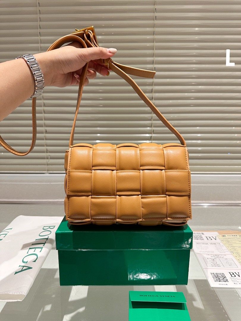 Bottega Veneta Cassette · 4200 — תמונה 19