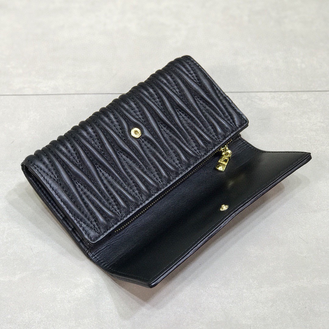 Miu Miu Matelassé Nappa Leather Wallet · 5481 — תמונה 16