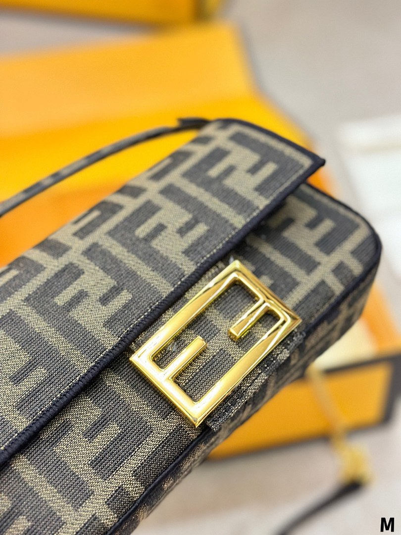 Fendi Baguette Mini · 4625 — תמונה 9