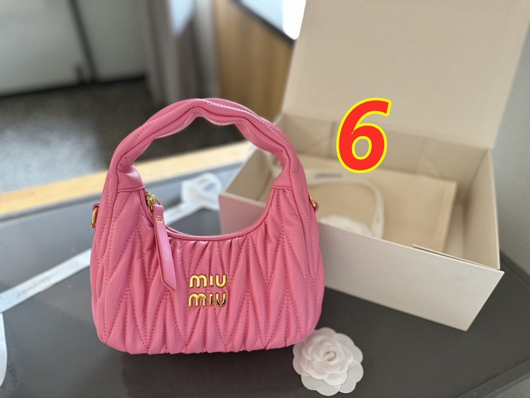 Miu Miu Wander Matelassé Nappa Leather Hobo · 4883 — תמונה 6