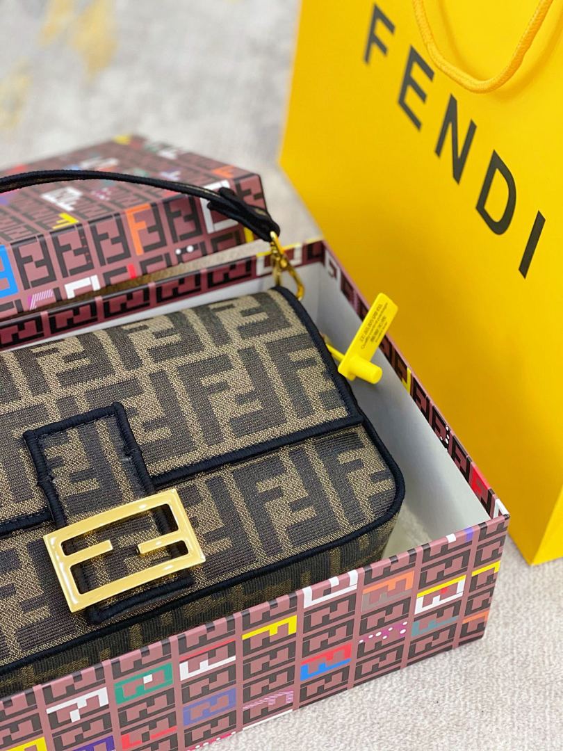 FENDI Baguette · 5948 — תמונה 7