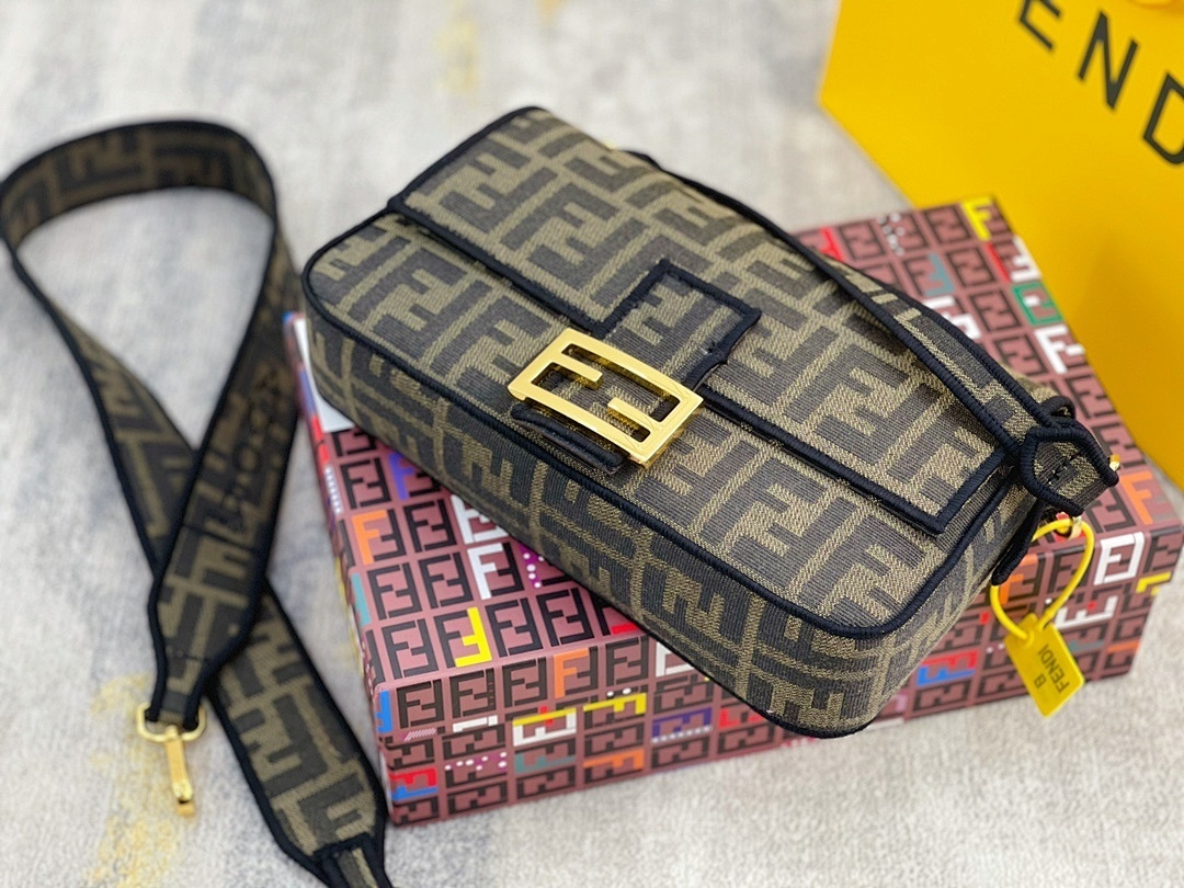 FENDI Baguette · 5948 — תמונה 6