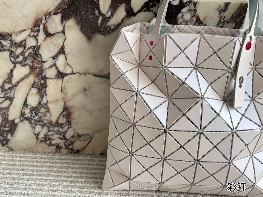 Issey Miyake Bao Bao Lucent Geometric Tote · 5229 — תמונה 15