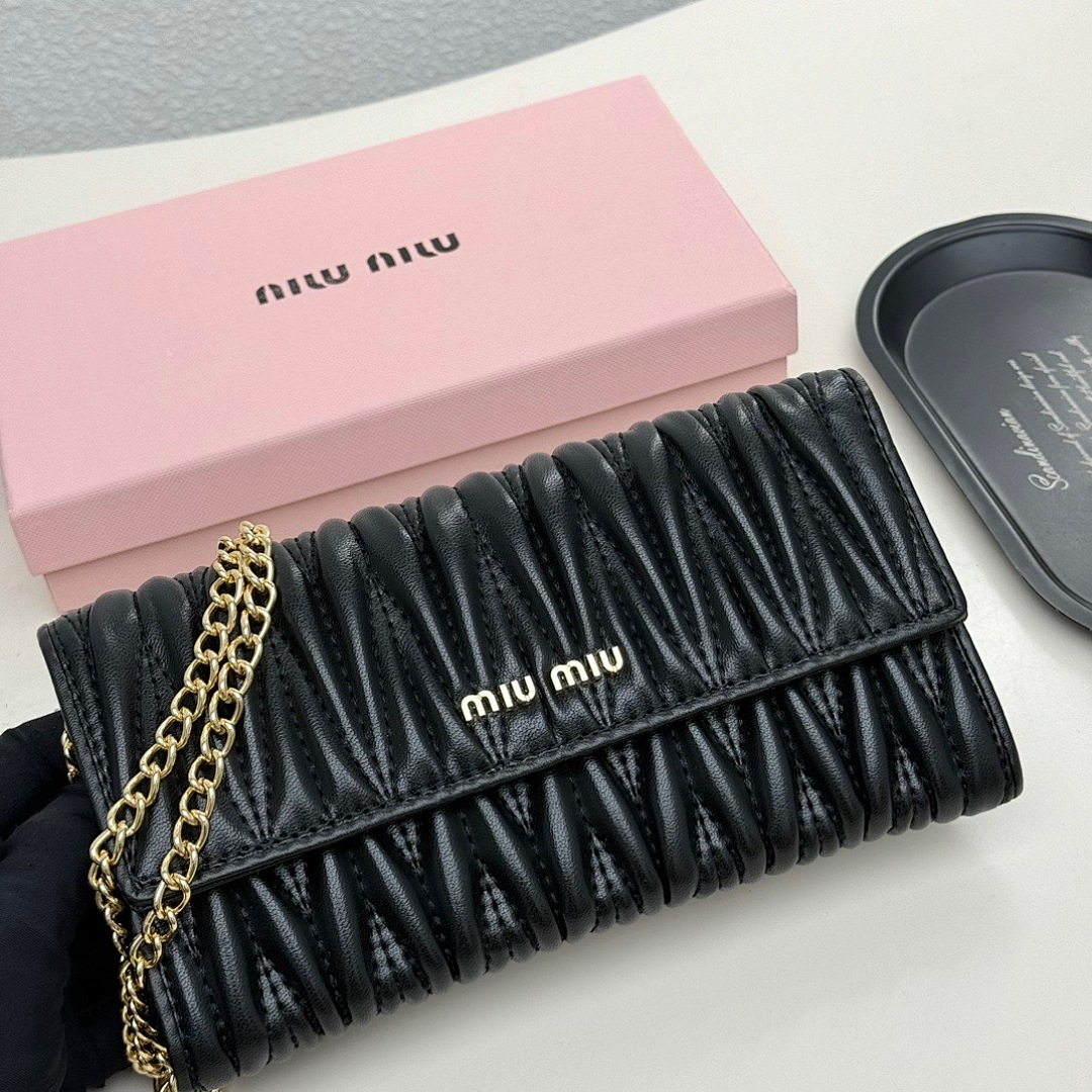 Miu Miu Small Matelassé Nappa Leather Wallet · 5546 — תמונה 11
