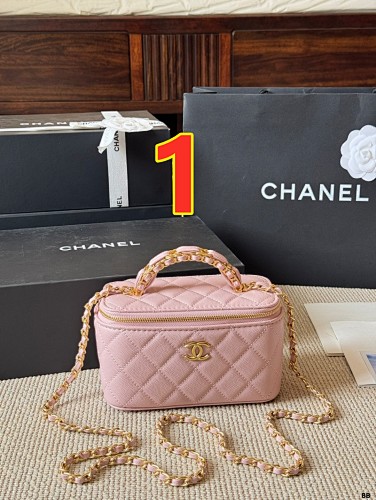 Chanel Vanity Case · 5565