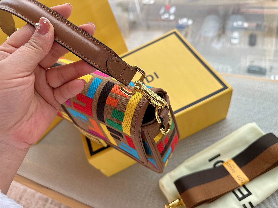 Fendi Baguette Mini · 4725 — תמונה 18