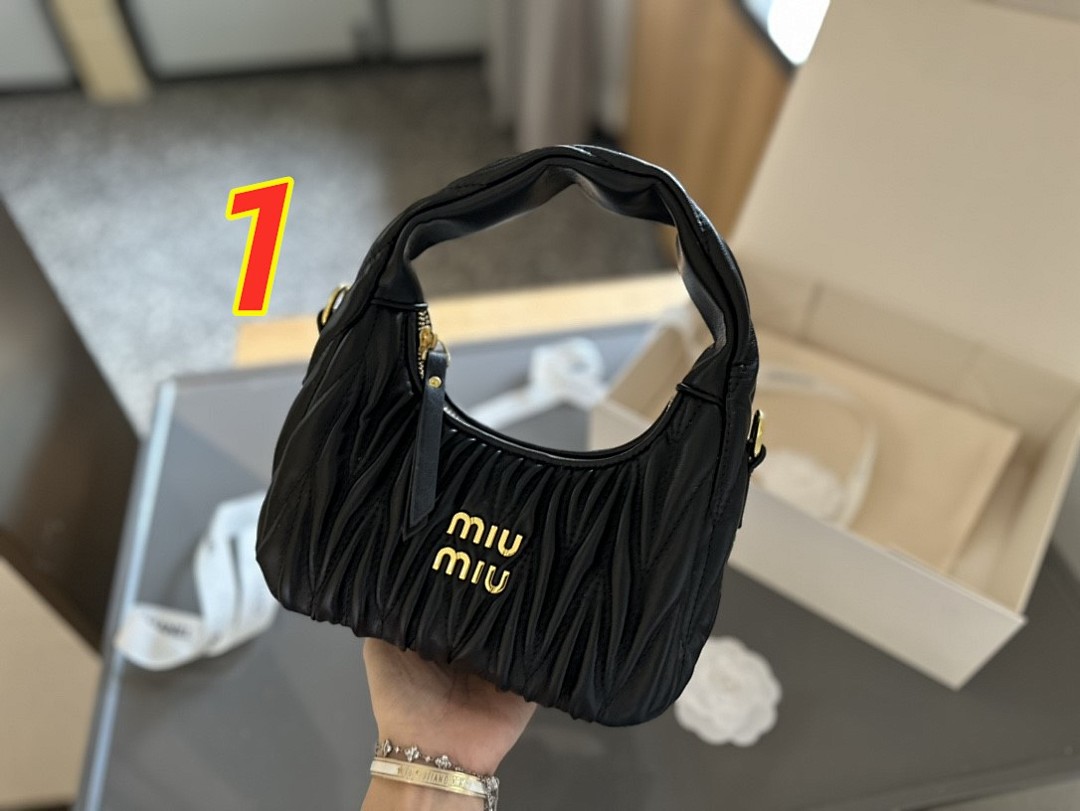 Miu Miu Wander Matelassé Nappa Leather Hobo · 4883 — תמונה 2