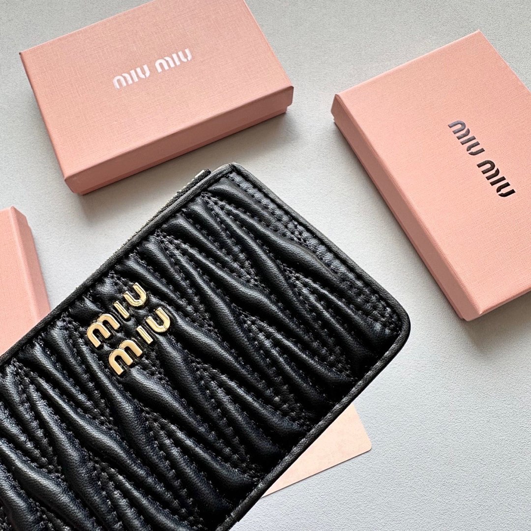 Miu Miu Matelassé Nappa Leather Card Holder · 5483 — תמונה 4