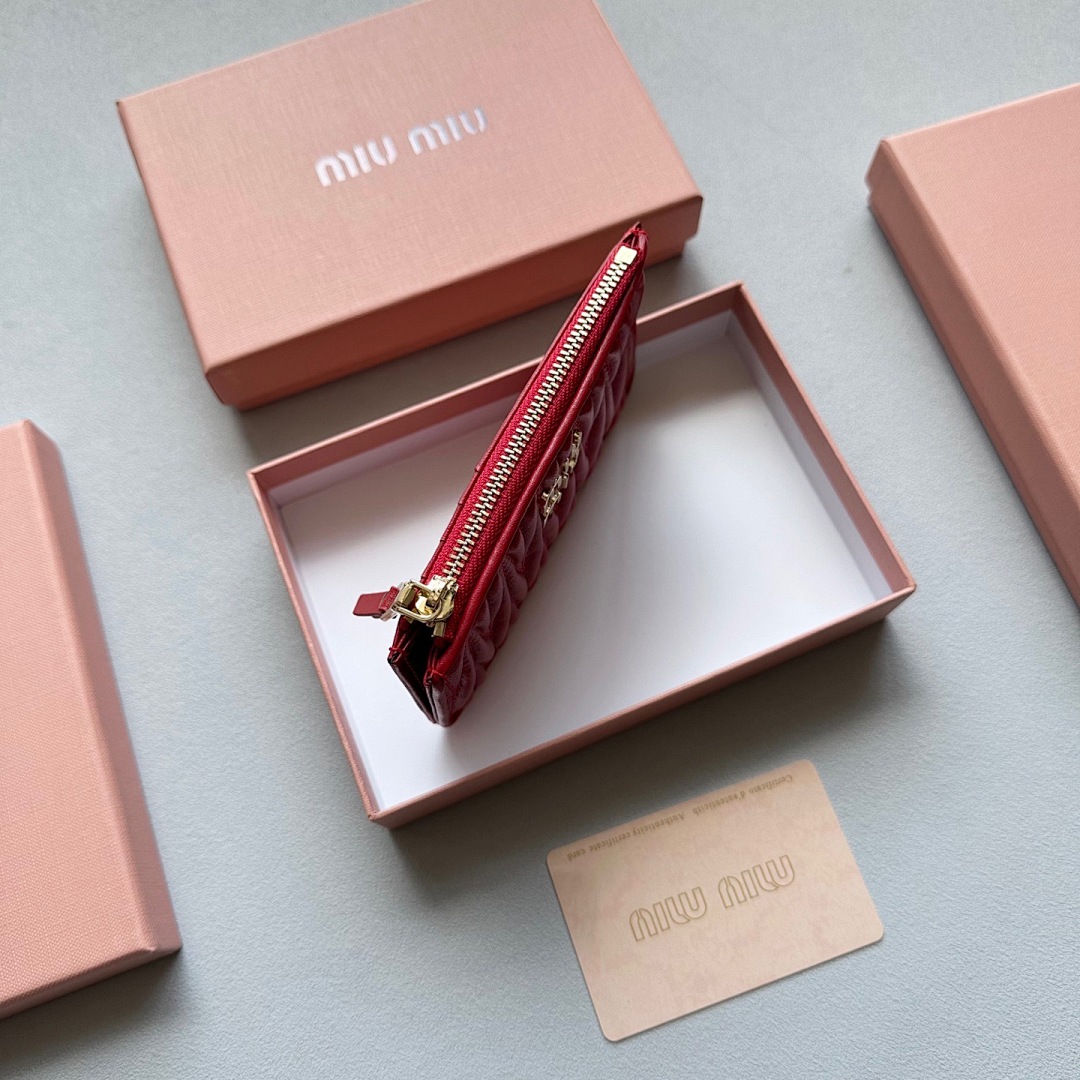 Miu Miu Matelassé Nappa Leather Card Holder · 5483 — תמונה 7