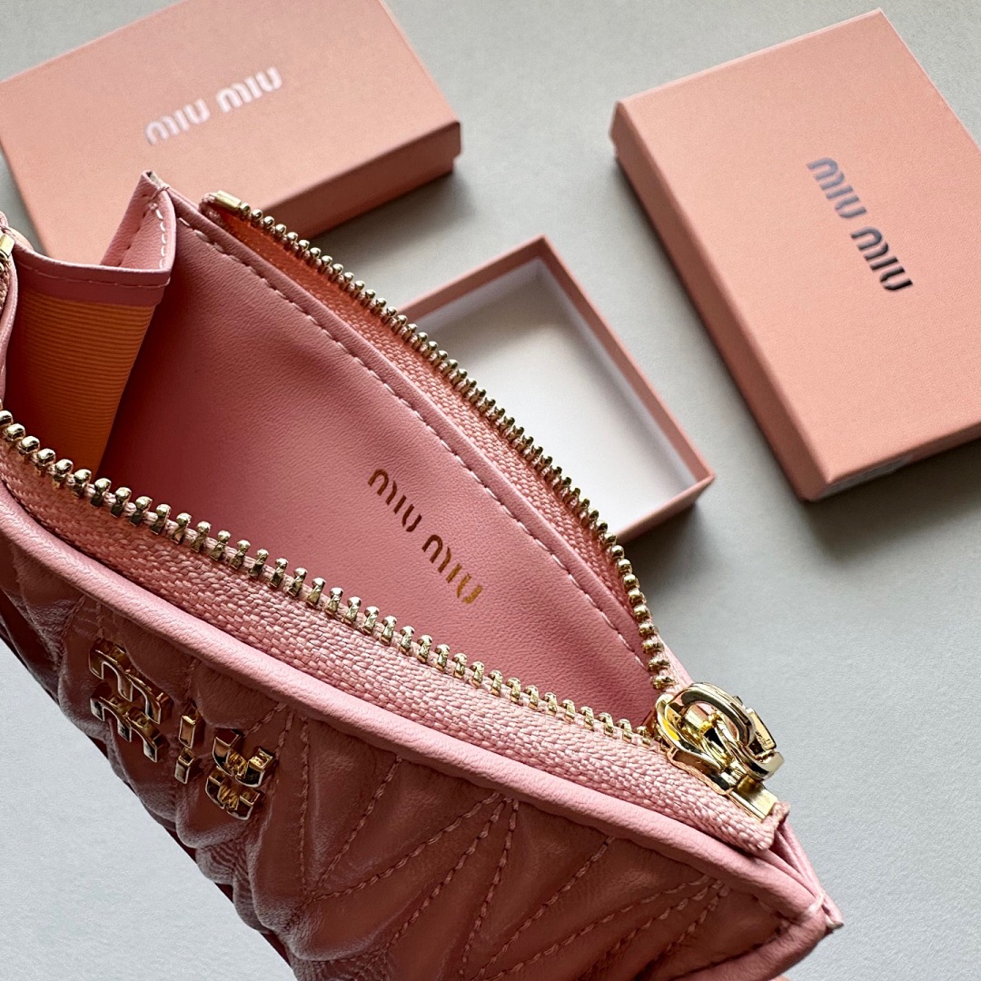 Miu Miu Matelassé Nappa Leather Card Holder · 5483 — תמונה 2