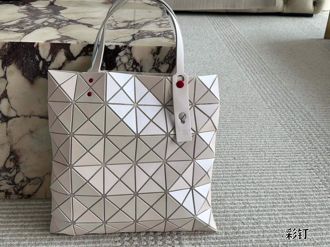 Issey Miyake Bao Bao Lucent Geometric Tote · 5229 — תמונה 14