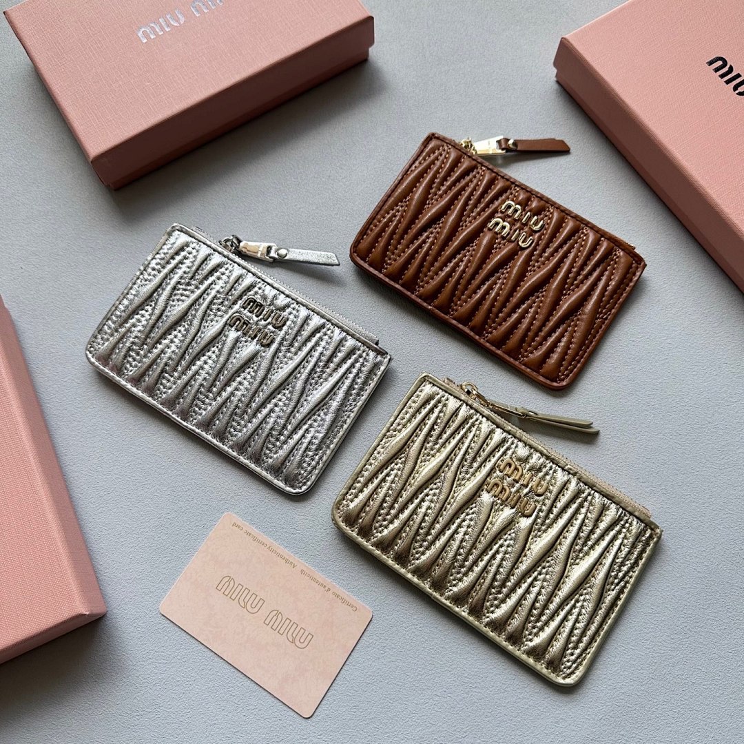 Miu Miu Matelassé Nappa Leather Card Holder · 5483 — תמונה 8