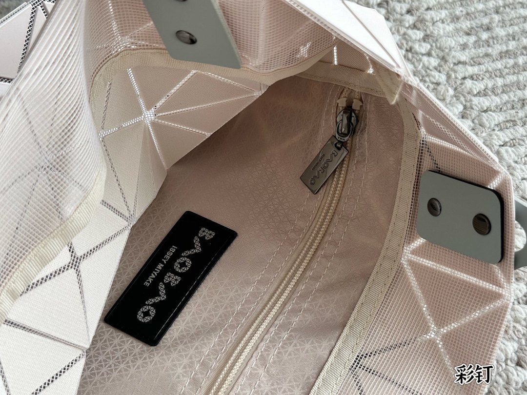 Issey Miyake Bao Bao Lucent Geometric Tote · 5229 — תמונה 9