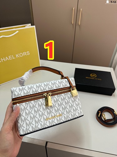 Michael Kors Vivi · 6400