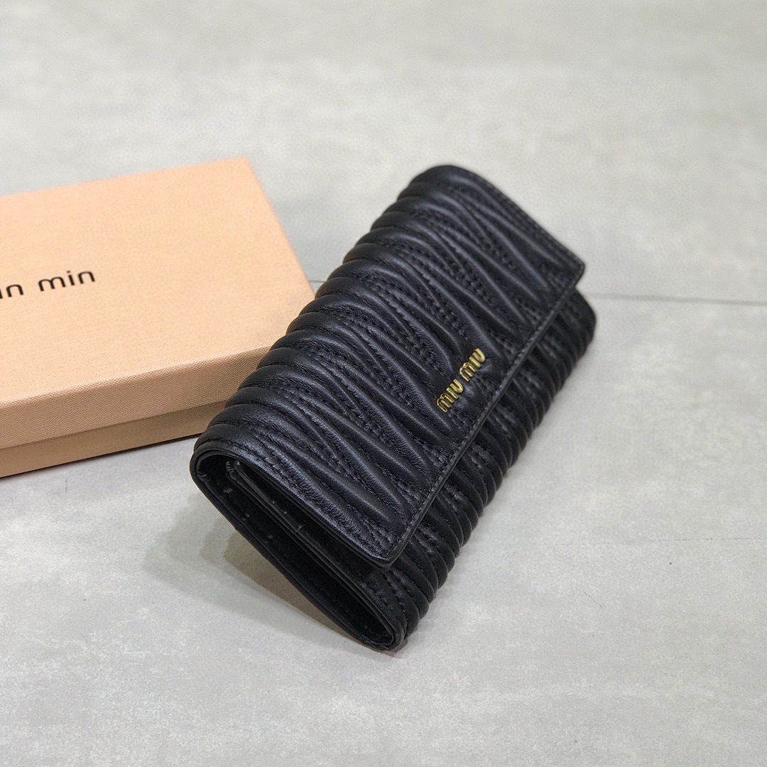 Miu Miu Matelassé Nappa Leather Wallet · 5481 — תמונה 18
