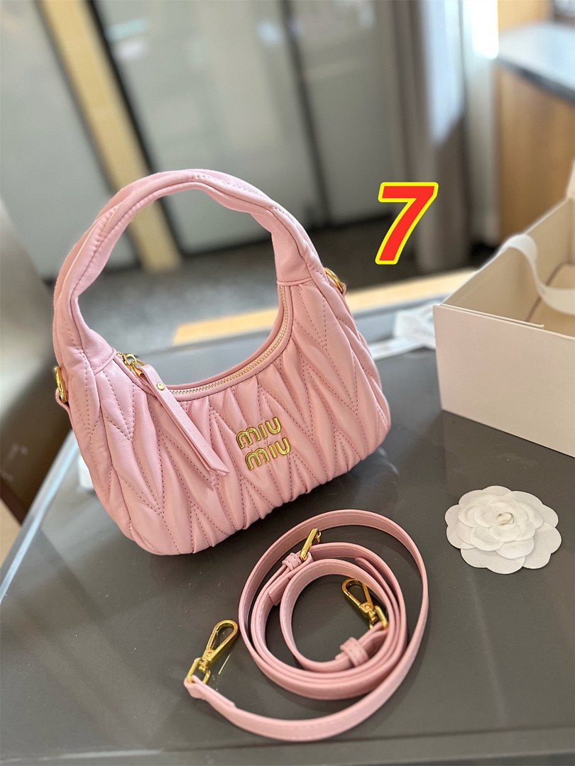 Miu Miu Wander Matelassé Nappa Leather Hobo · 4883 — תמונה 7