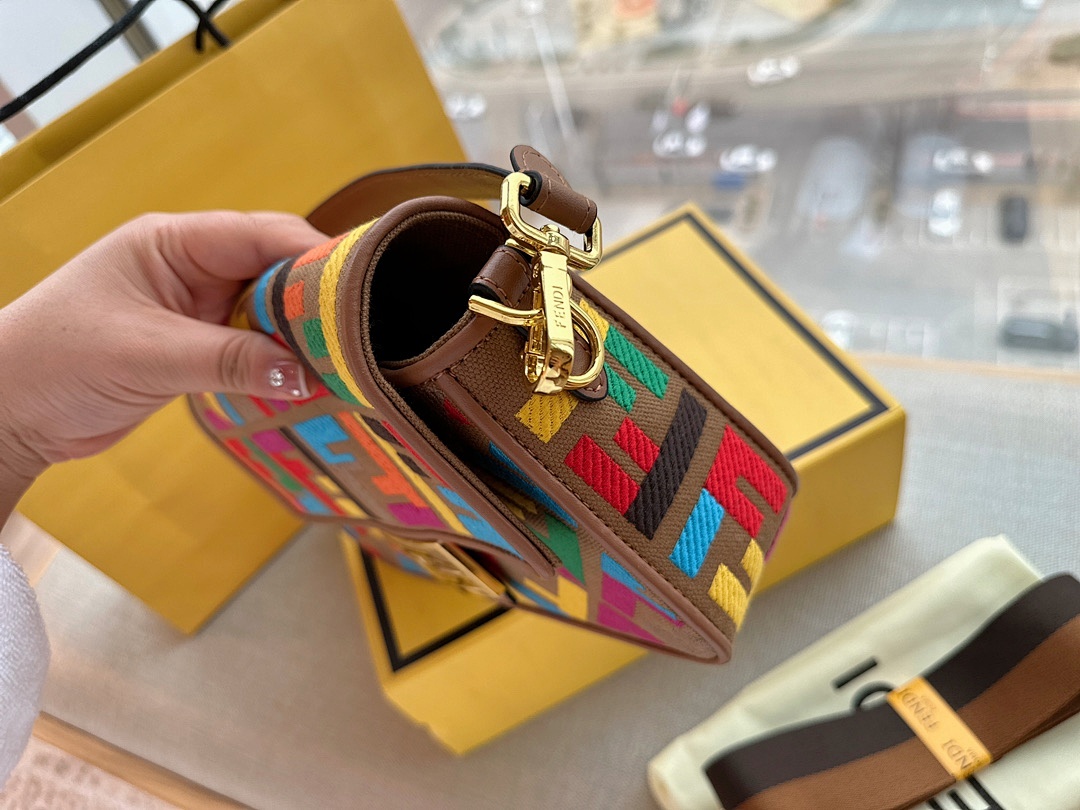 Fendi Baguette Mini · 4725 — תמונה 17