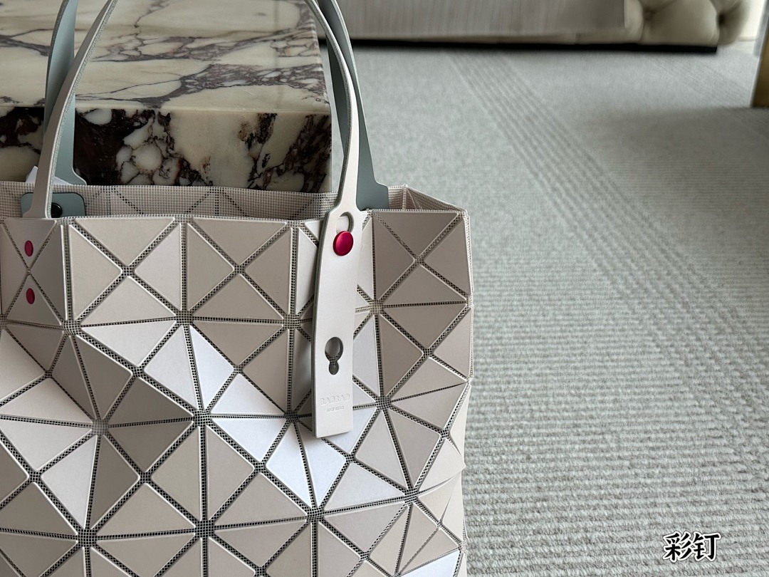 Issey Miyake Bao Bao Lucent Geometric Tote · 5229 — תמונה 16