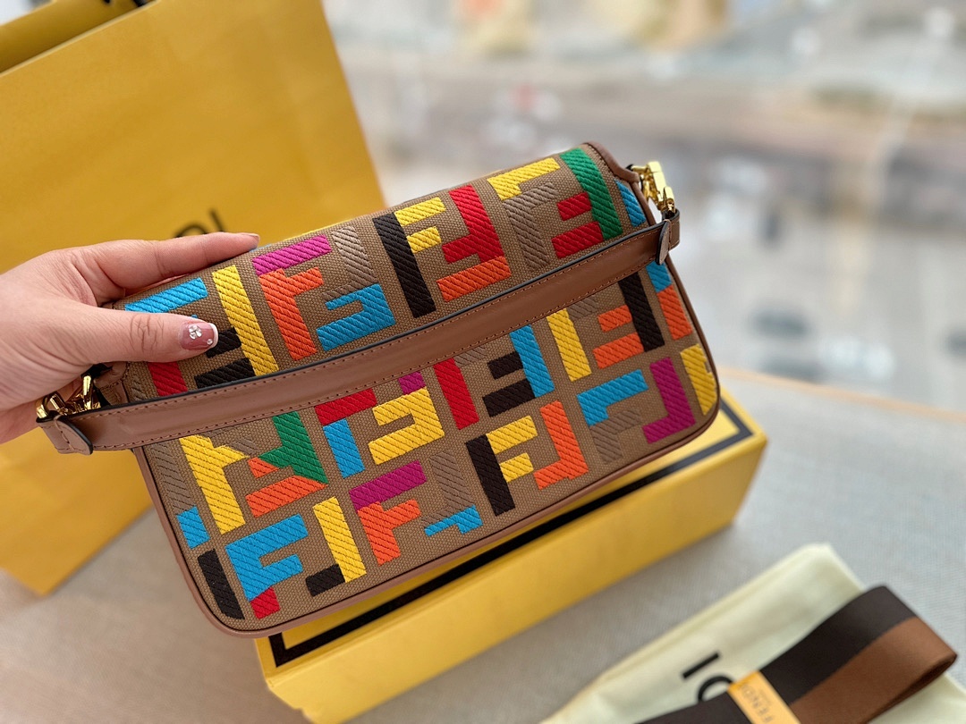 Fendi Baguette Mini · 4725 — תמונה 16