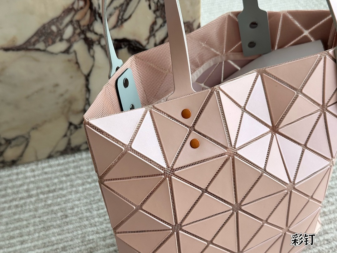 Issey Miyake Bao Bao Lucent Geometric Tote · 5229 — תמונה 17