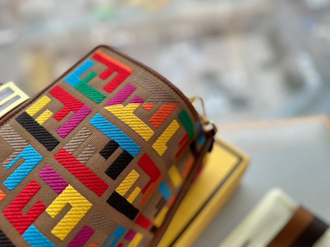 Fendi Baguette Mini · 4725 — תמונה 12