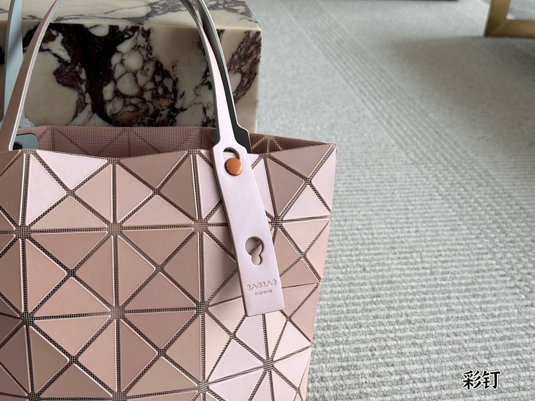 Issey Miyake Bao Bao Lucent Geometric Tote · 5229 — תמונה 24