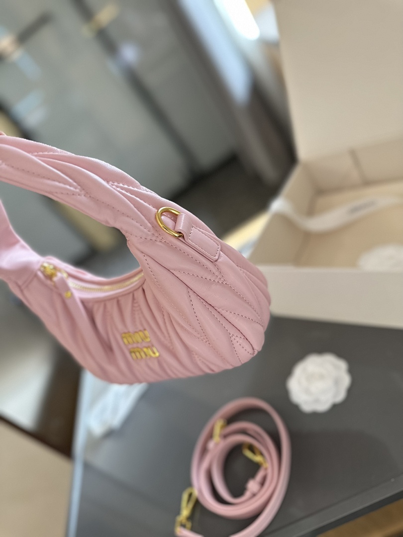 Miu Miu Wander Matelassé Nappa Leather Hobo · 4883 — תמונה 10
