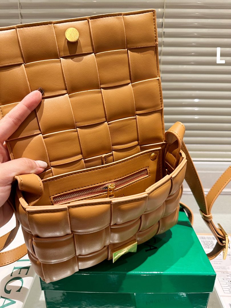 Bottega Veneta Cassette · 4200 — תמונה 11