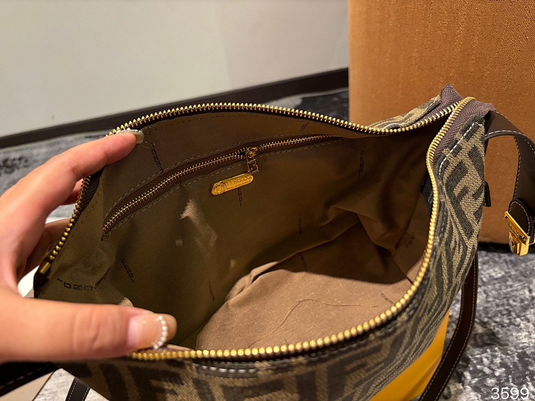 Fendi Baguette · 5002 — תמונה 2
