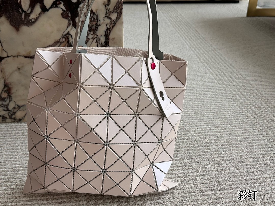 Issey Miyake Bao Bao Lucent Geometric Tote · 5229 — תמונה 12