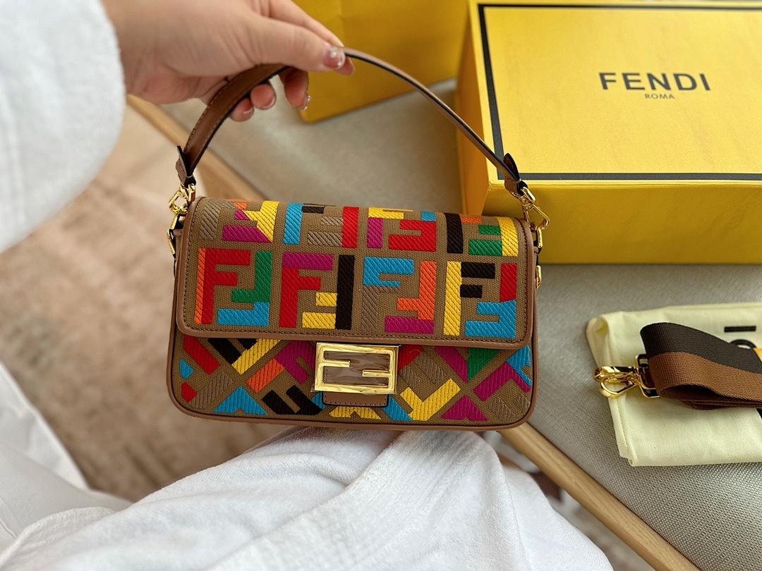 Fendi Baguette Mini · 4725 — תמונה 19