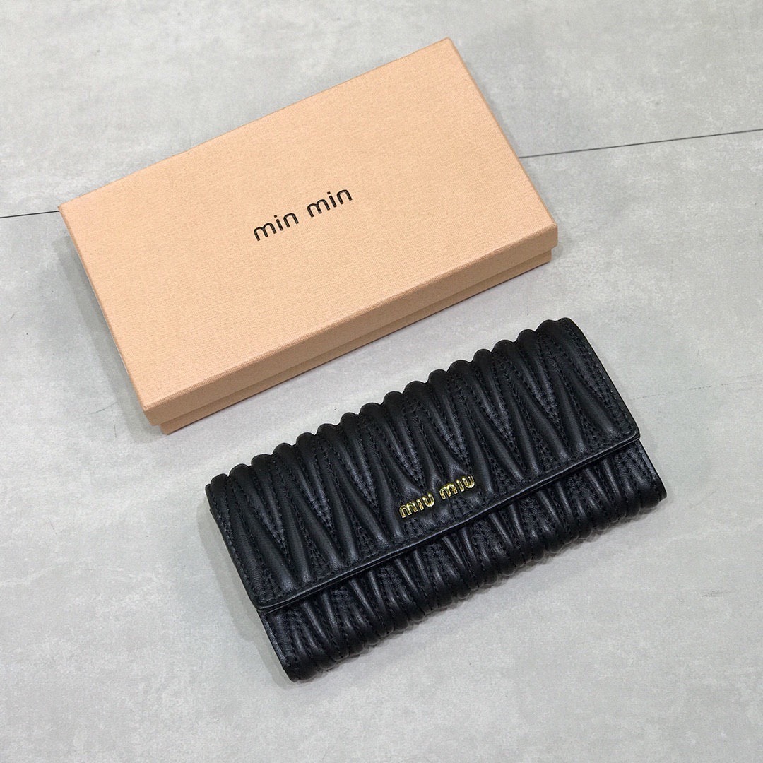 Miu Miu Matelassé Nappa Leather Wallet · 5481 — תמונה 13