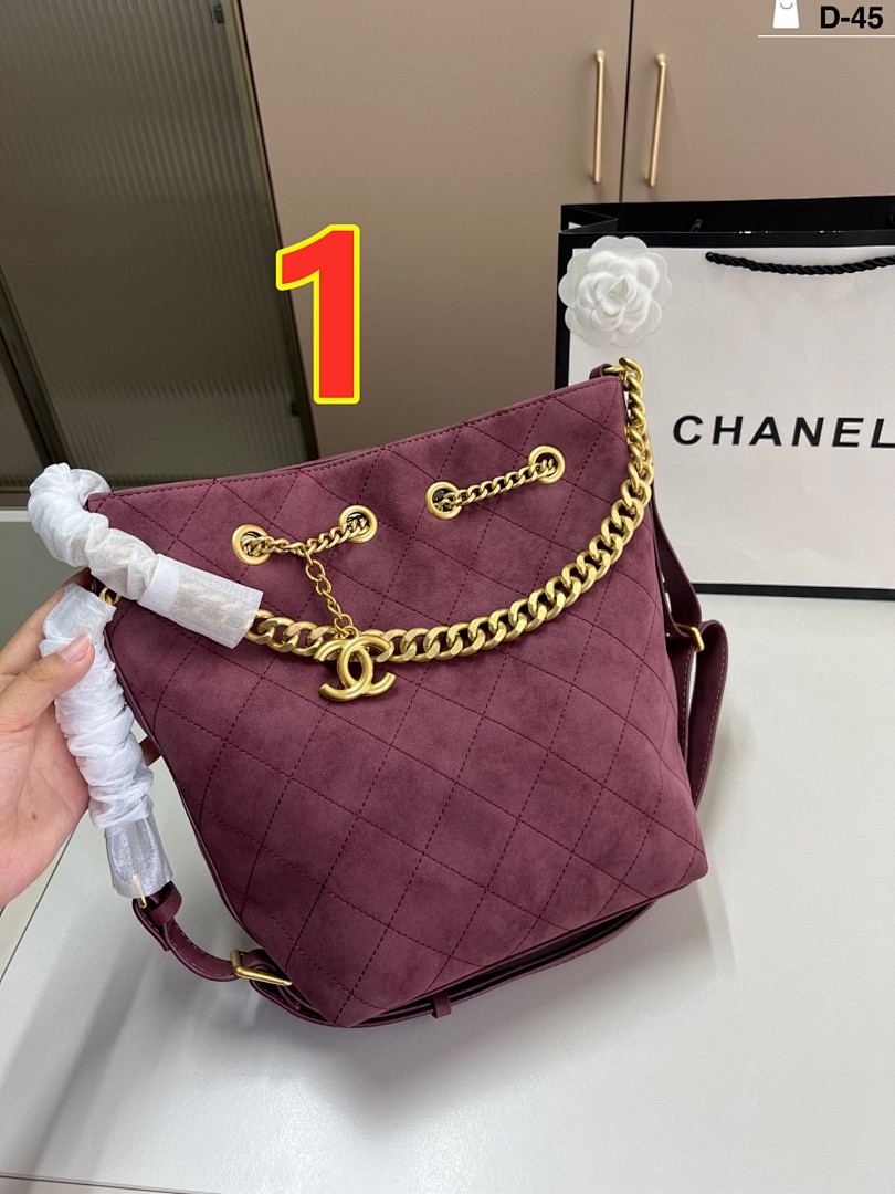 Chanel On My Shoulder · 5543