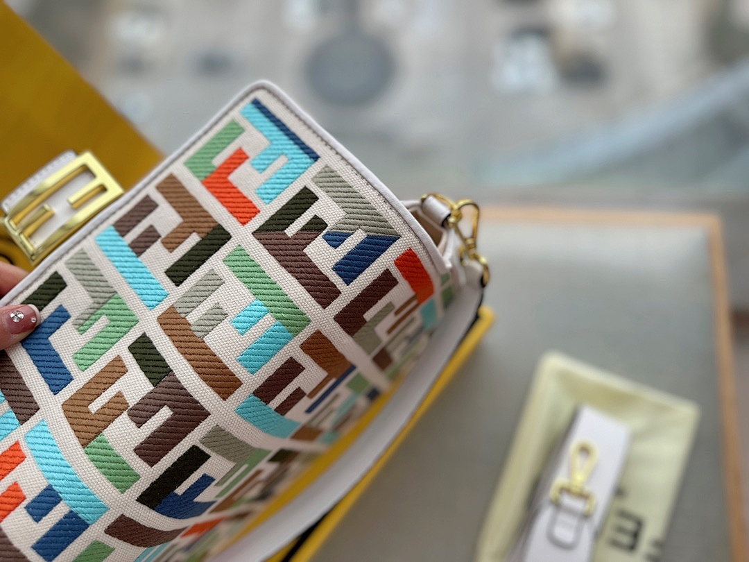 Fendi Baguette Mini · 4725 — תמונה 7