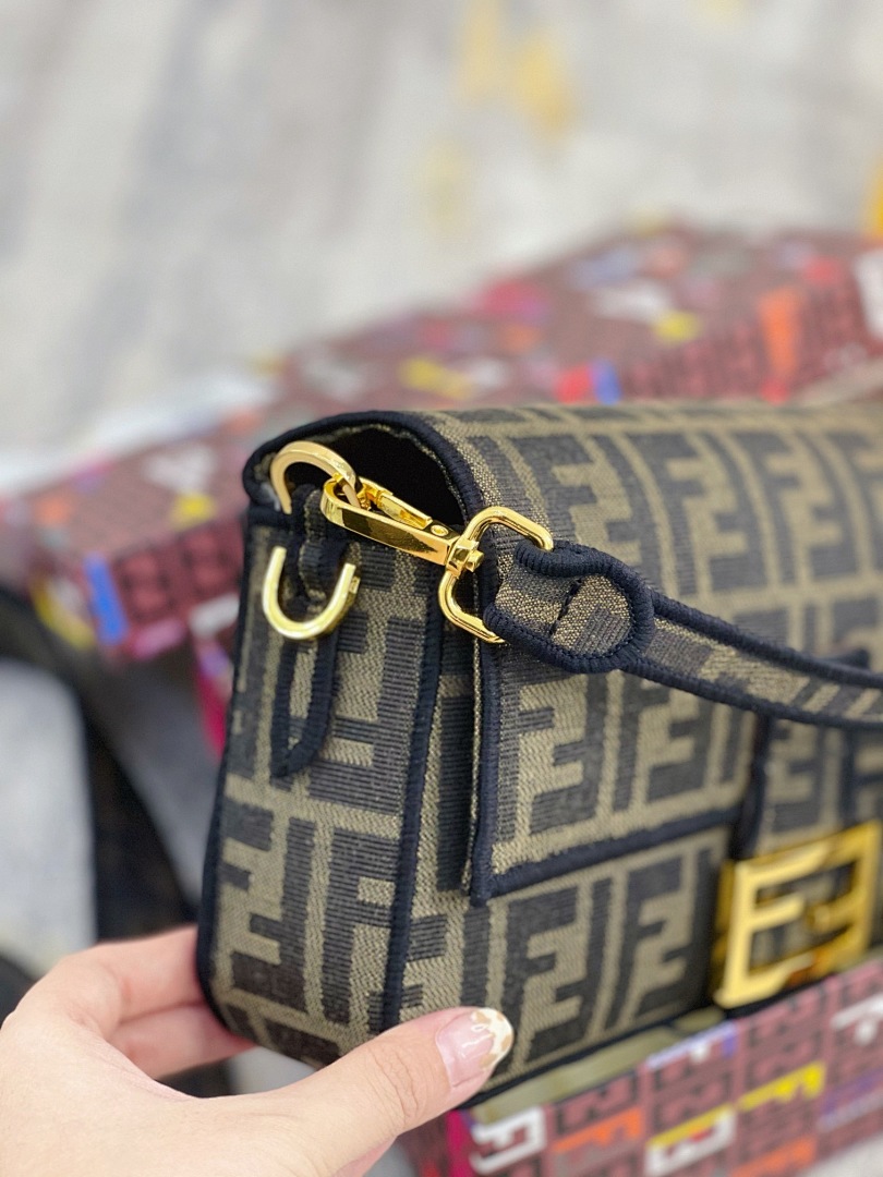 FENDI Baguette · 5948 — תמונה 2