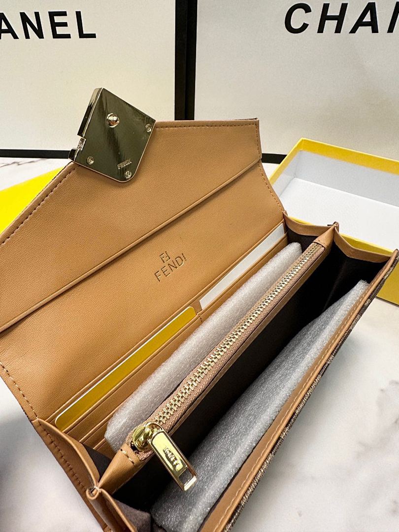 FENDI Continental Wallet · 4676 — תמונה 11