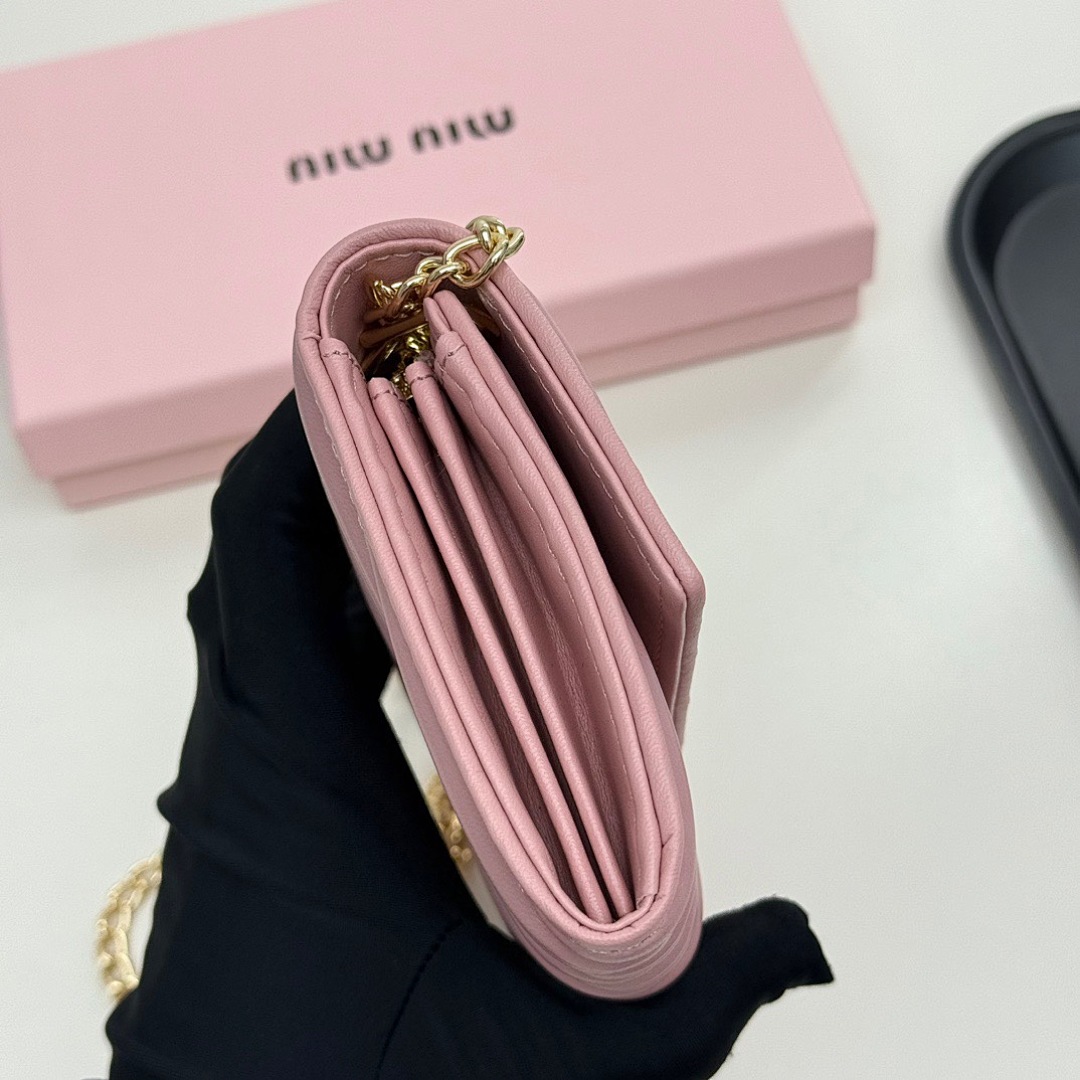 Miu Miu Small Matelassé Nappa Leather Wallet · 5546 — תמונה 23