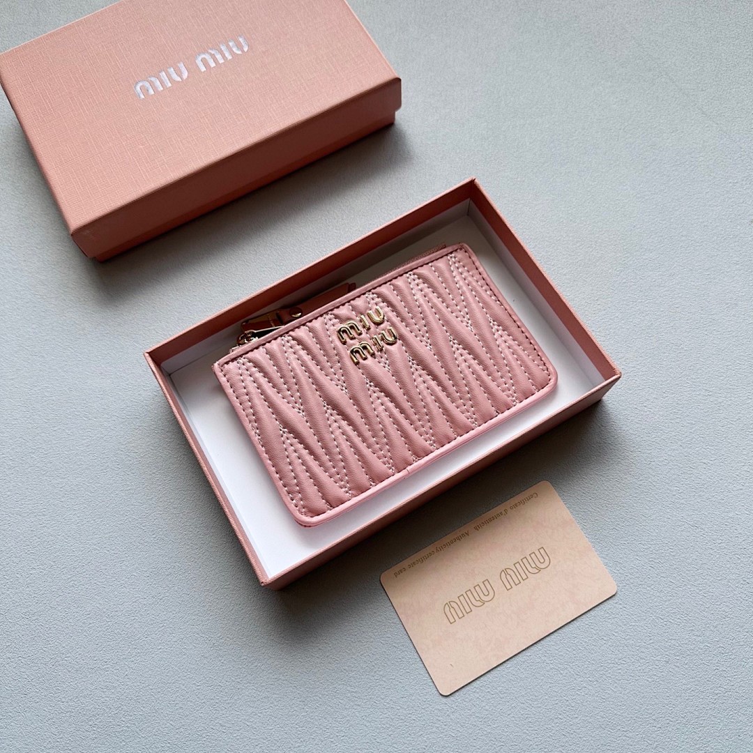 Miu Miu Matelassé Nappa Leather Card Holder · 5483 — תמונה 3