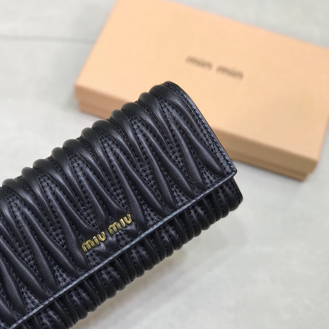 Miu Miu Matelassé Nappa Leather Wallet · 5481 — תמונה 17