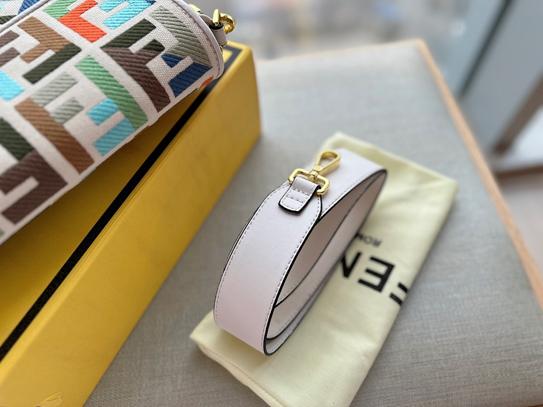 Fendi Baguette Mini · 4725 — תמונה 5