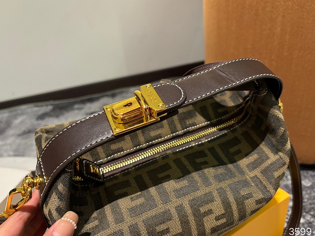Fendi Baguette · 5002 — תמונה 3
