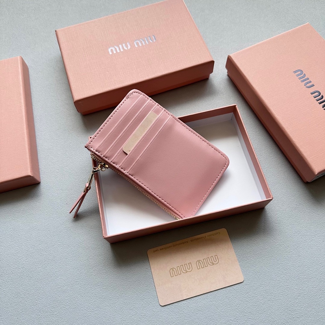 Miu Miu Matelassé Nappa Leather Card Holder · 5483 — תמונה 6